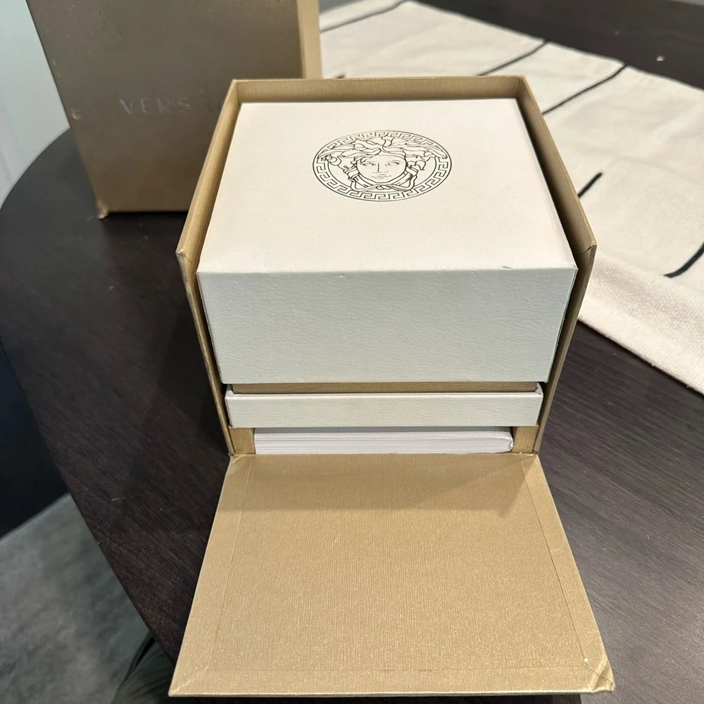 Men’s Versace watch - Picture 3 of 13